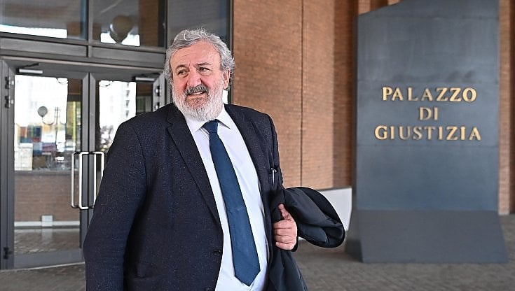 Michele Emiliano rivuole la toga e lo stipendio (raddoppiato)