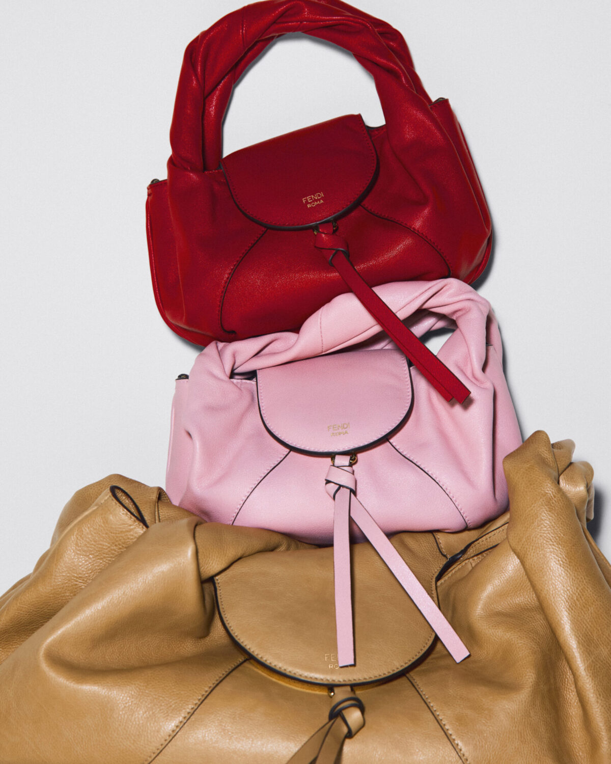 Moda, l’Holiday season comincia con le nuove immagini di campagna Moda, l’Holiday season comincia con le nuove immagini di campagna