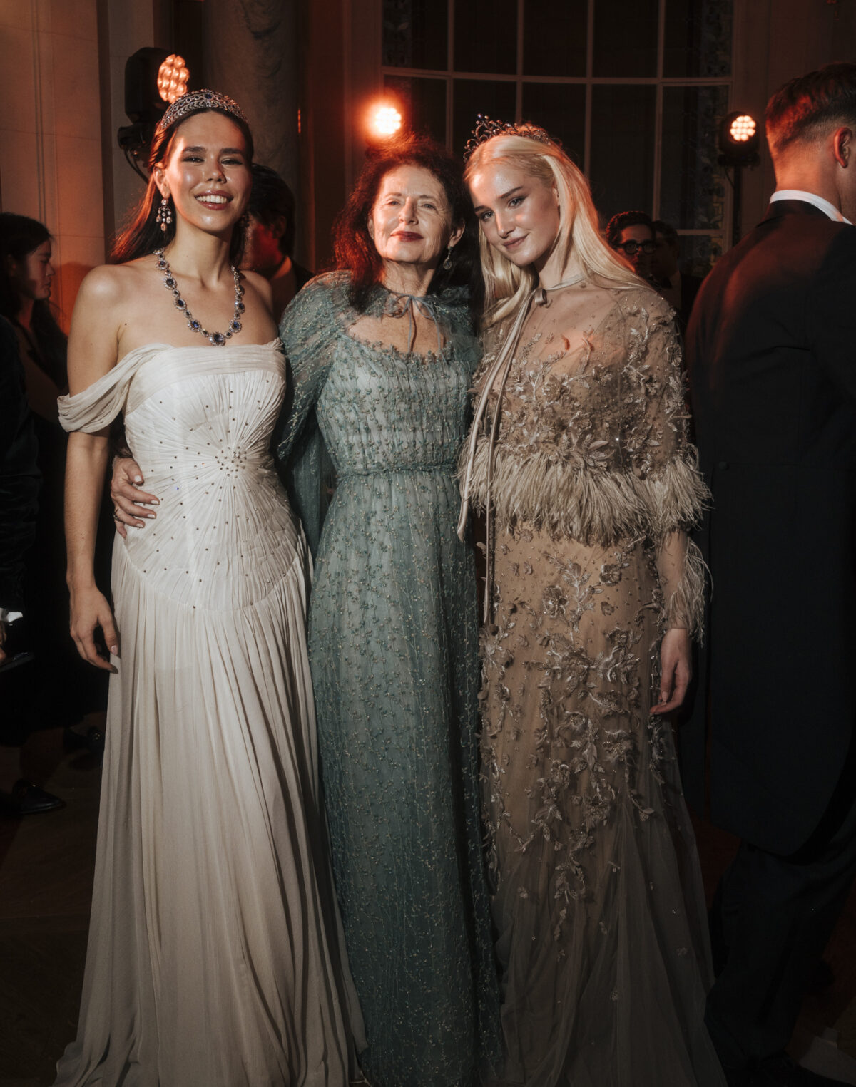 Ballo delle Debuttanti a Parigi, dinastie europee e di Hollywood nell’evento più esclusivo del 2025