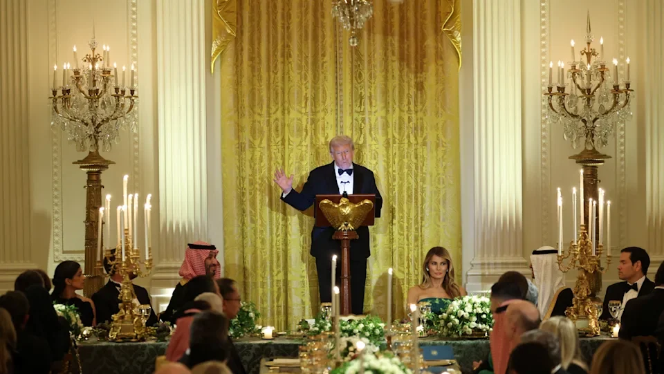 Galleria foto 'Trump, cena alla Casa Bianca: il principe saudita, il selfie di CR7 e il (timido) ritorno di Musk' - foto 6