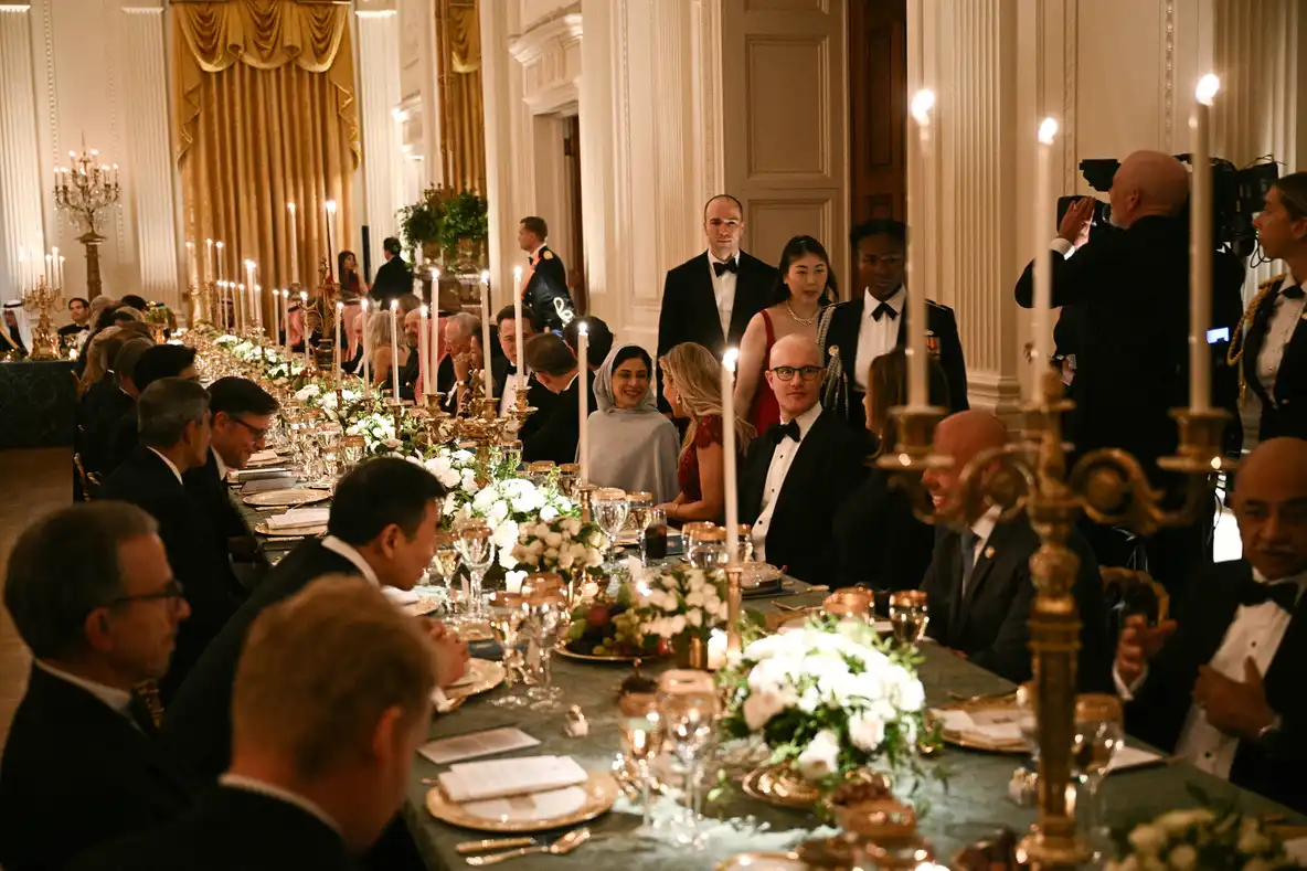 Trump, cena alla Casa Bianca: il principe saudita, il selfie di CR7 e il (timido) ritorno di Musk