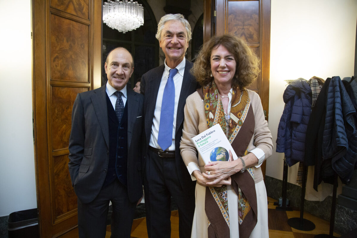 Luca Dal Fabbro presenta «Proteggere il futuro» a Milano: dialogo con Giulio Tremonti sulle sfide energetiche globali Luca Dal Fabbro presenta «Proteggere il futuro» a Milano: dialogo con Giulio Tremonti sulle sfide energetiche globali