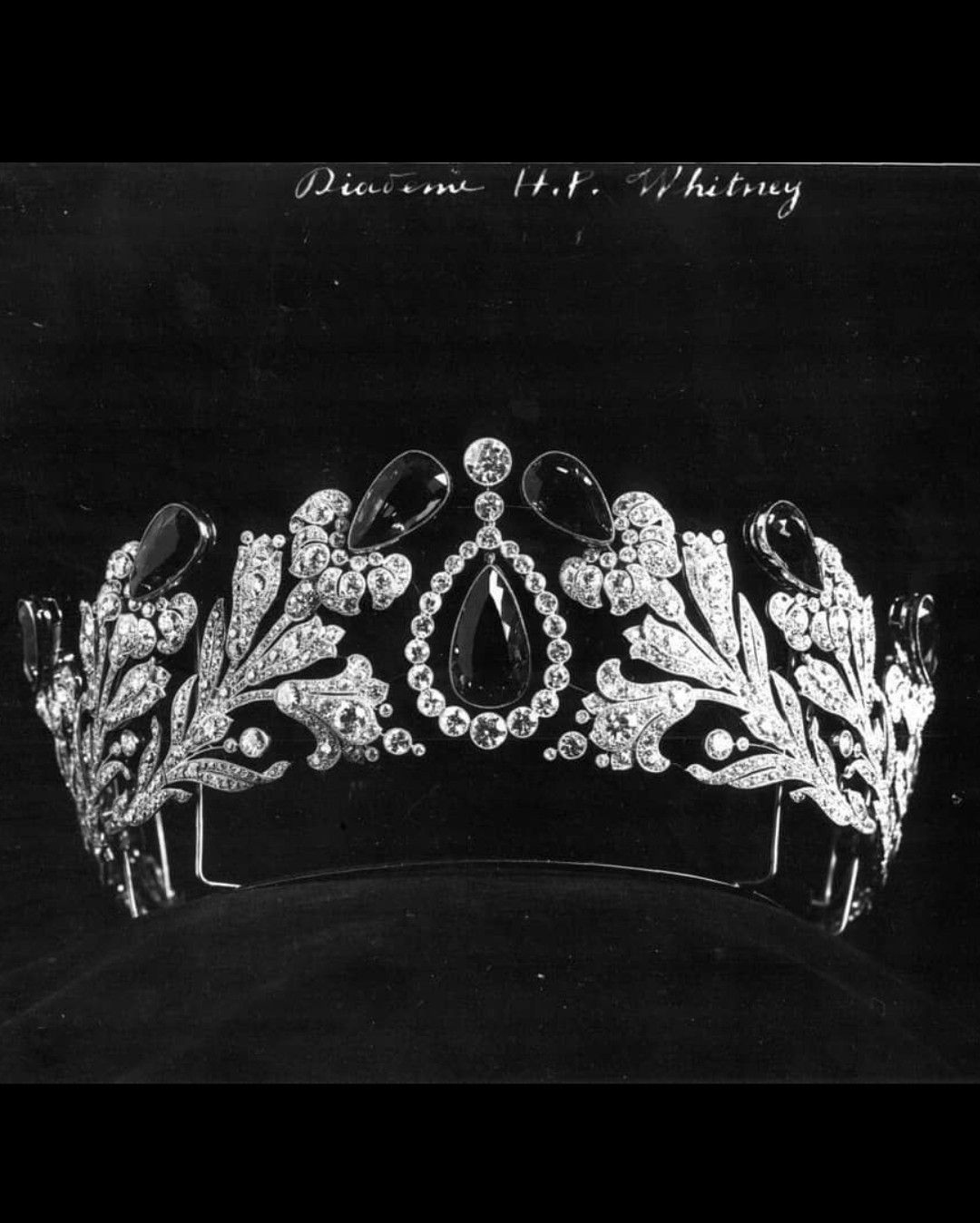 Gioielli, The Vanderbilt Sapphire supera i tre milioni di euro Gioielli, The Vanderbilt Sapphire supera i tre milioni di euro