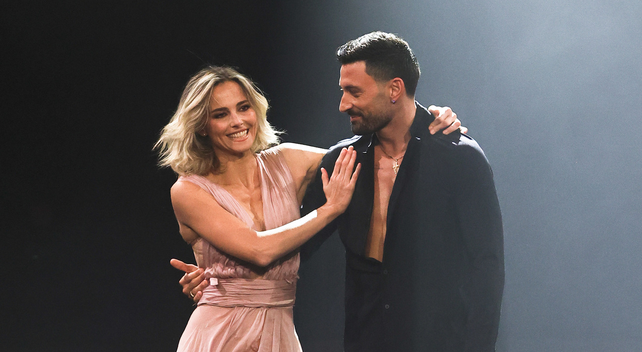 ballando con le stelle dalle lacrime di andrea delogu alla mano birichina di giovanni pernice su francesca fialdini da Panorama.it ballando con le stelle dalle lacrime di andrea delogu alla mano birichina di giovanni pernice su francesca fialdini