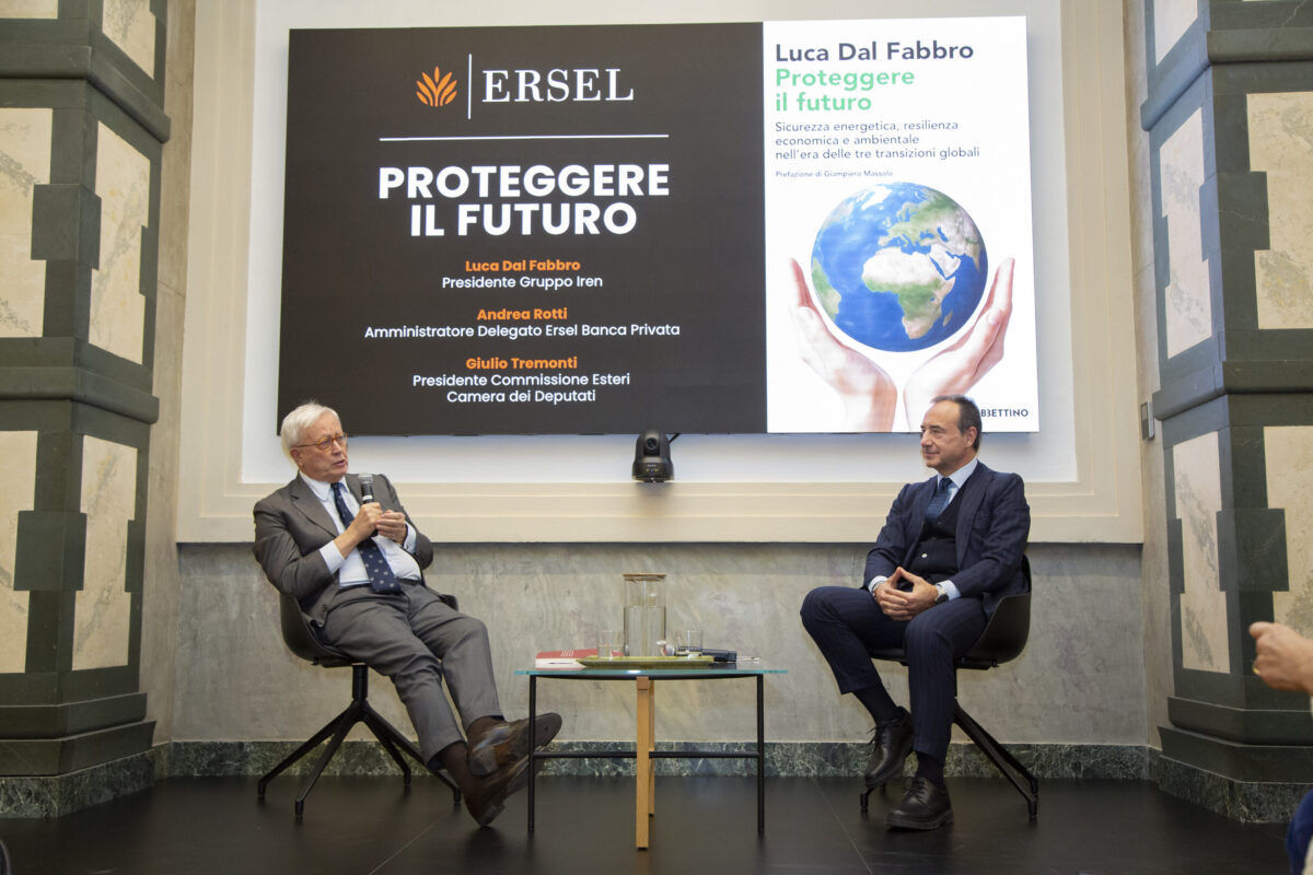 Luca Dal Fabbro presenta «Proteggere il futuro» a Milano: dialogo con Giulio Tremonti sulle sfide energetiche globali Luca Dal Fabbro presenta «Proteggere il futuro» a Milano: dialogo con Giulio Tremonti sulle sfide energetiche globali