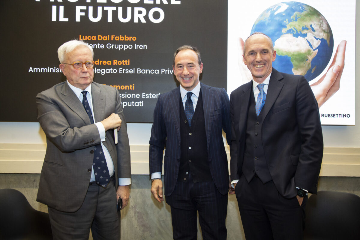 Luca Dal Fabbro presenta «Proteggere il futuro» a Milano: dialogo con Giulio Tremonti sulle sfide energetiche globali Luca Dal Fabbro presenta «Proteggere il futuro» a Milano: dialogo con Giulio Tremonti sulle sfide energetiche globali