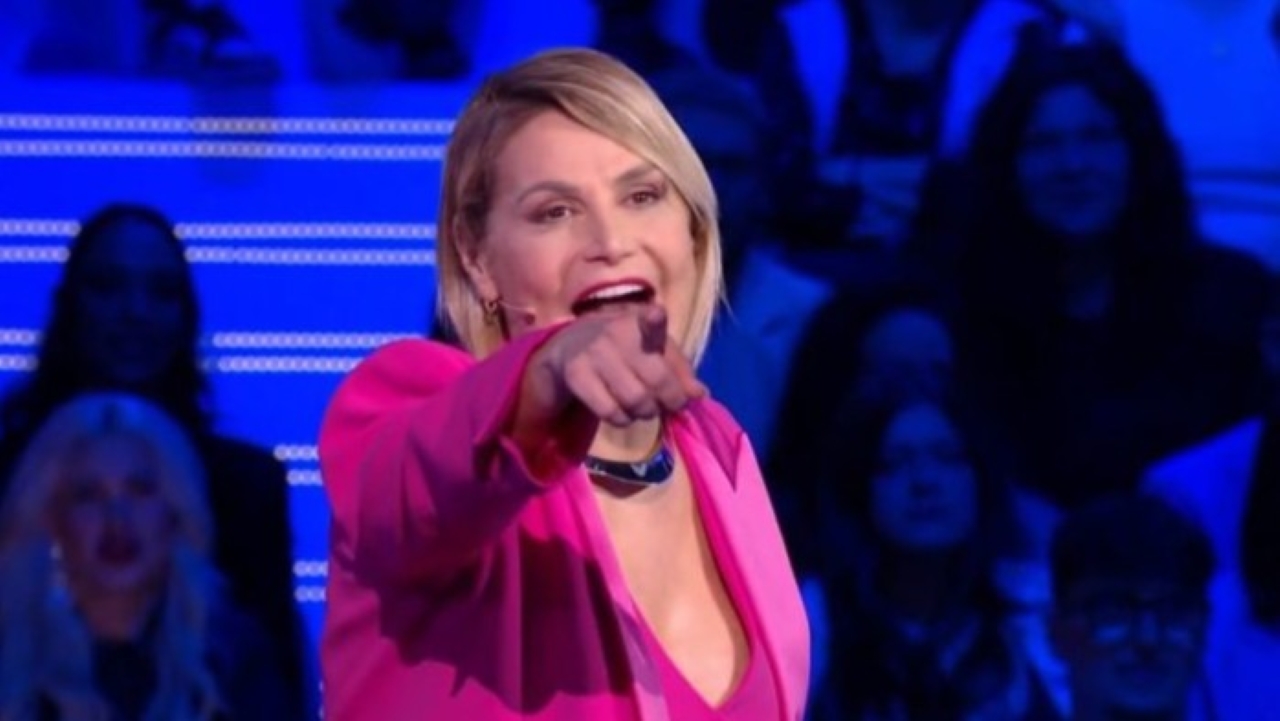 grande fratello la prima finalista omer in mutande la bellissima dolce e le pagelle della decima puntata