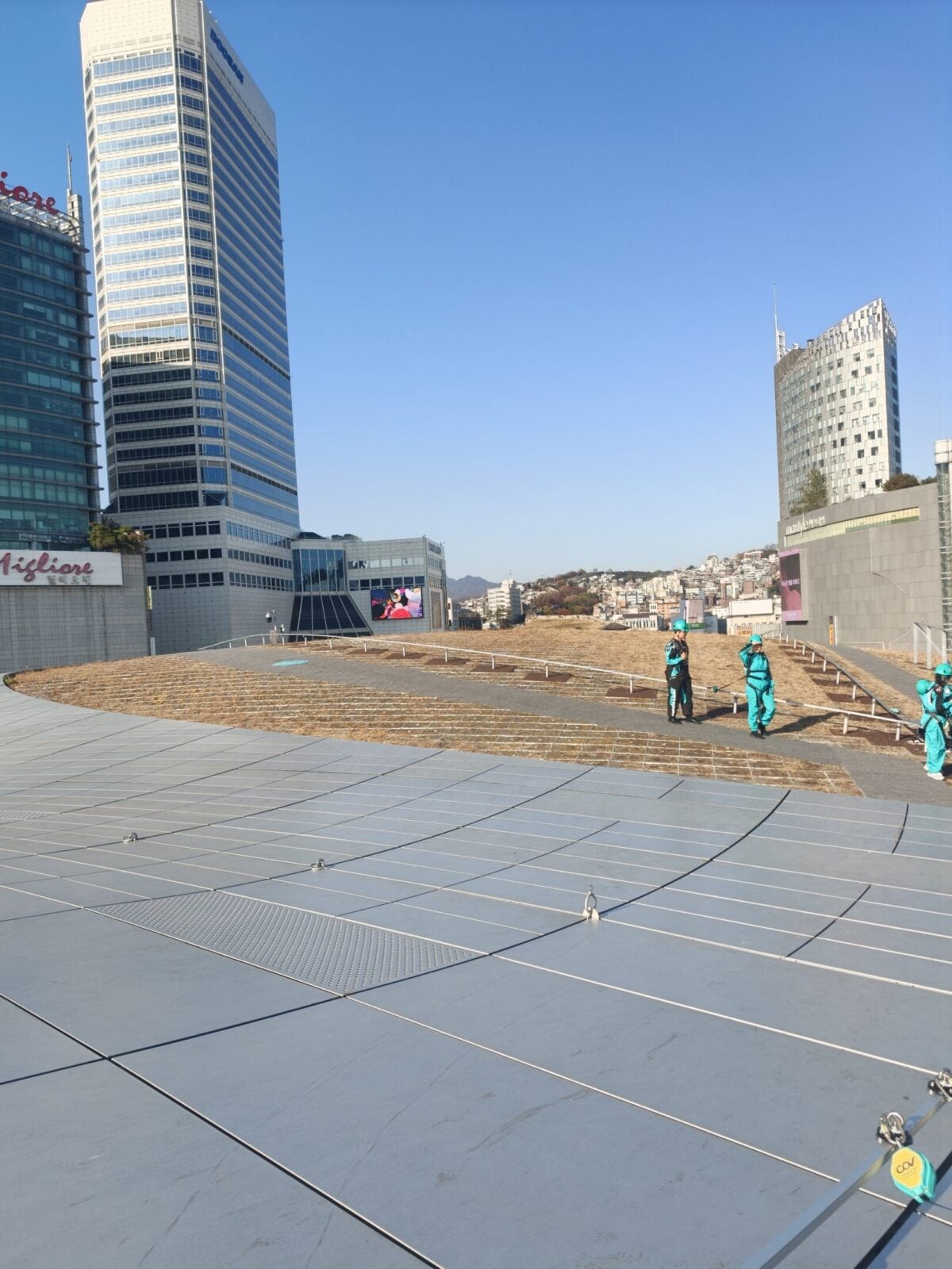 Seoul come non l’avete mai vista: la camminata segreta sul tetto della DDP che cambia la prospettiva sulla città Seoul come non l’avete mai vista: la camminata segreta sul tetto della DDP che cambia la prospettiva sulla città