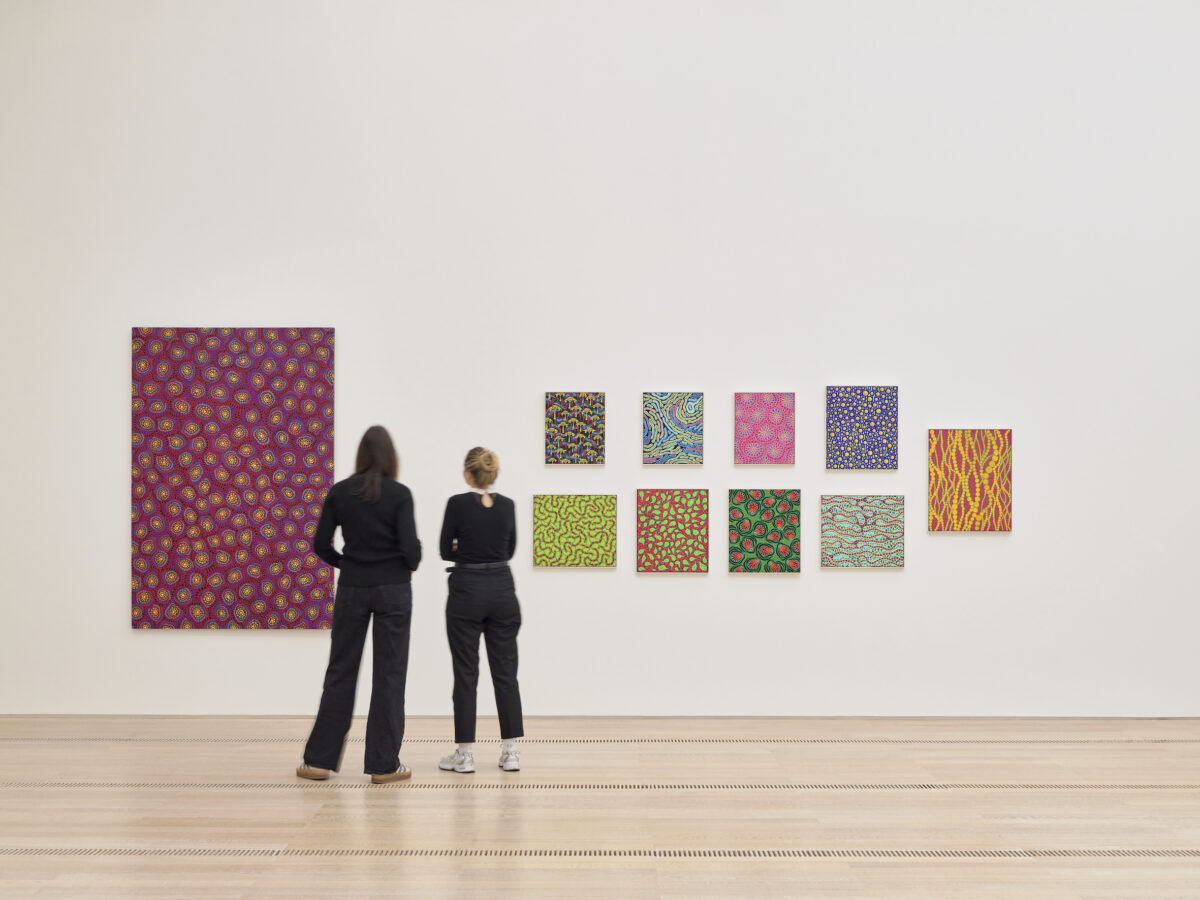 Yayoi Kusama, la donna dei pois: a Basilea la mostra che celebra 10 anni di infiniti punti