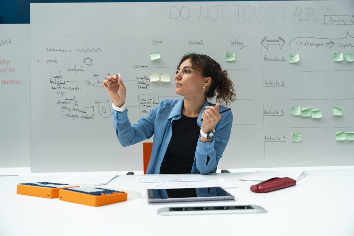 James Dyson Award 2025: vince l’Italia con OnCue, tastiera per il Parkinson. Premiato anche WaterSense per l’acqua pulita