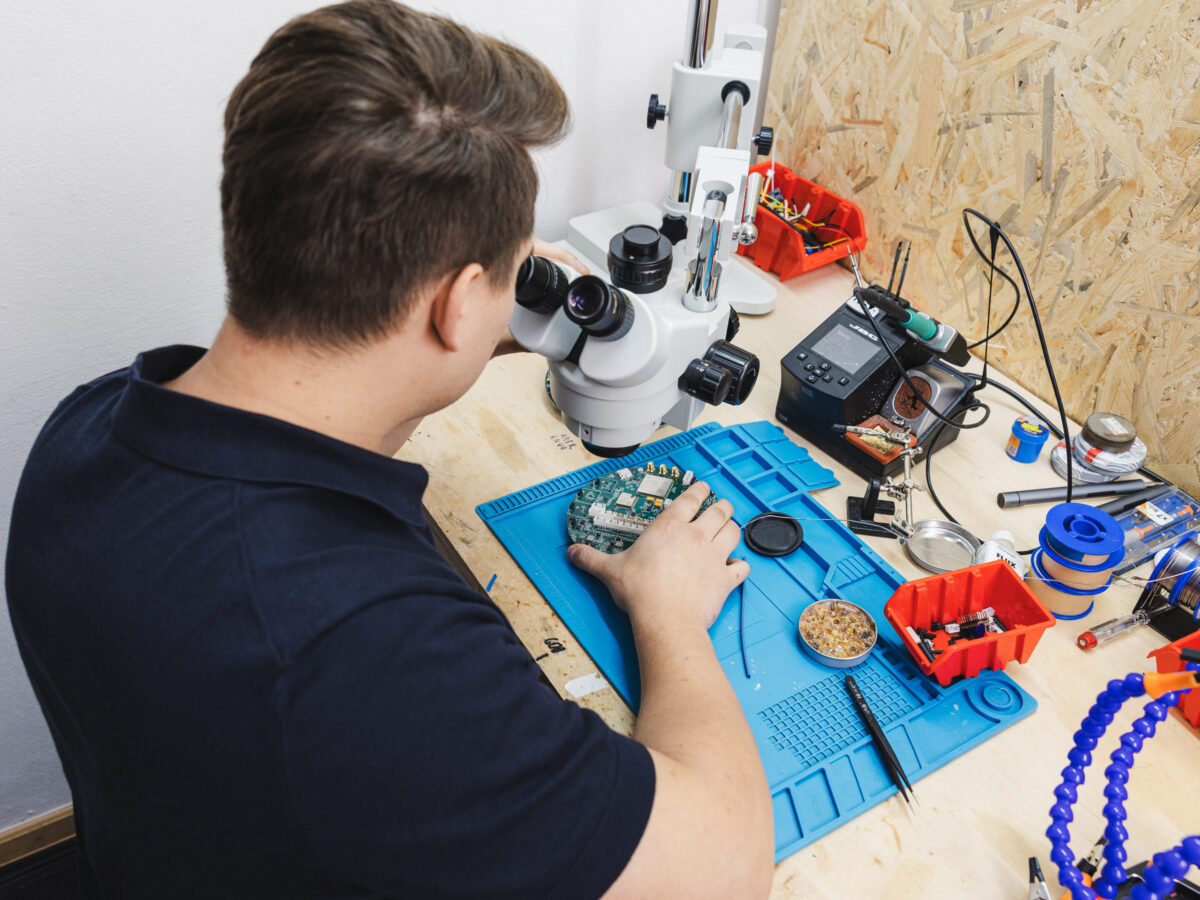 James Dyson Award 2025: vince l’Italia con OnCue, tastiera per il Parkinson. Premiato anche WaterSense per l’acqua pulita