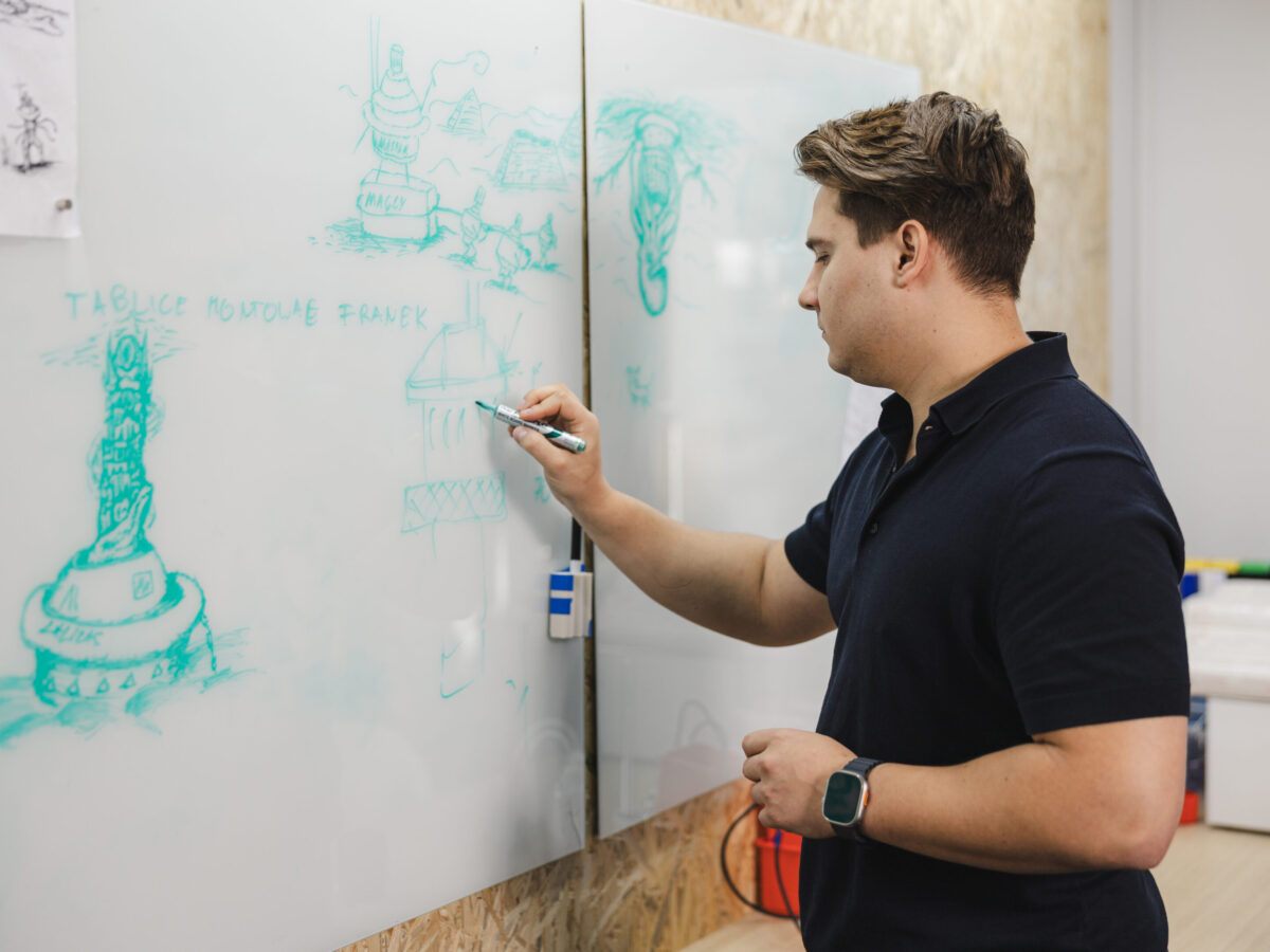 James Dyson Award 2025: vince l’Italia con OnCue, tastiera per il Parkinson. Premiato anche WaterSense per l’acqua pulita