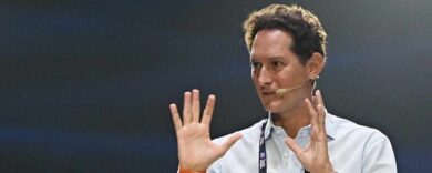 Stellantis, persino Elkann sbraita contro la transizione green: «Così l’Europa rischia il declino dell’auto»
