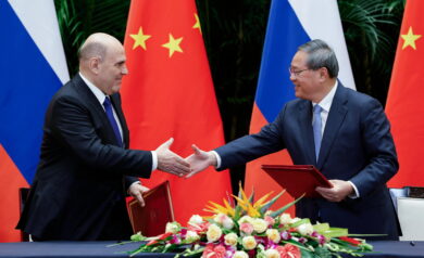 Mosca stringe con Pechino, Trump corteggia Xi: la nuova guerra fredda a tre potenze