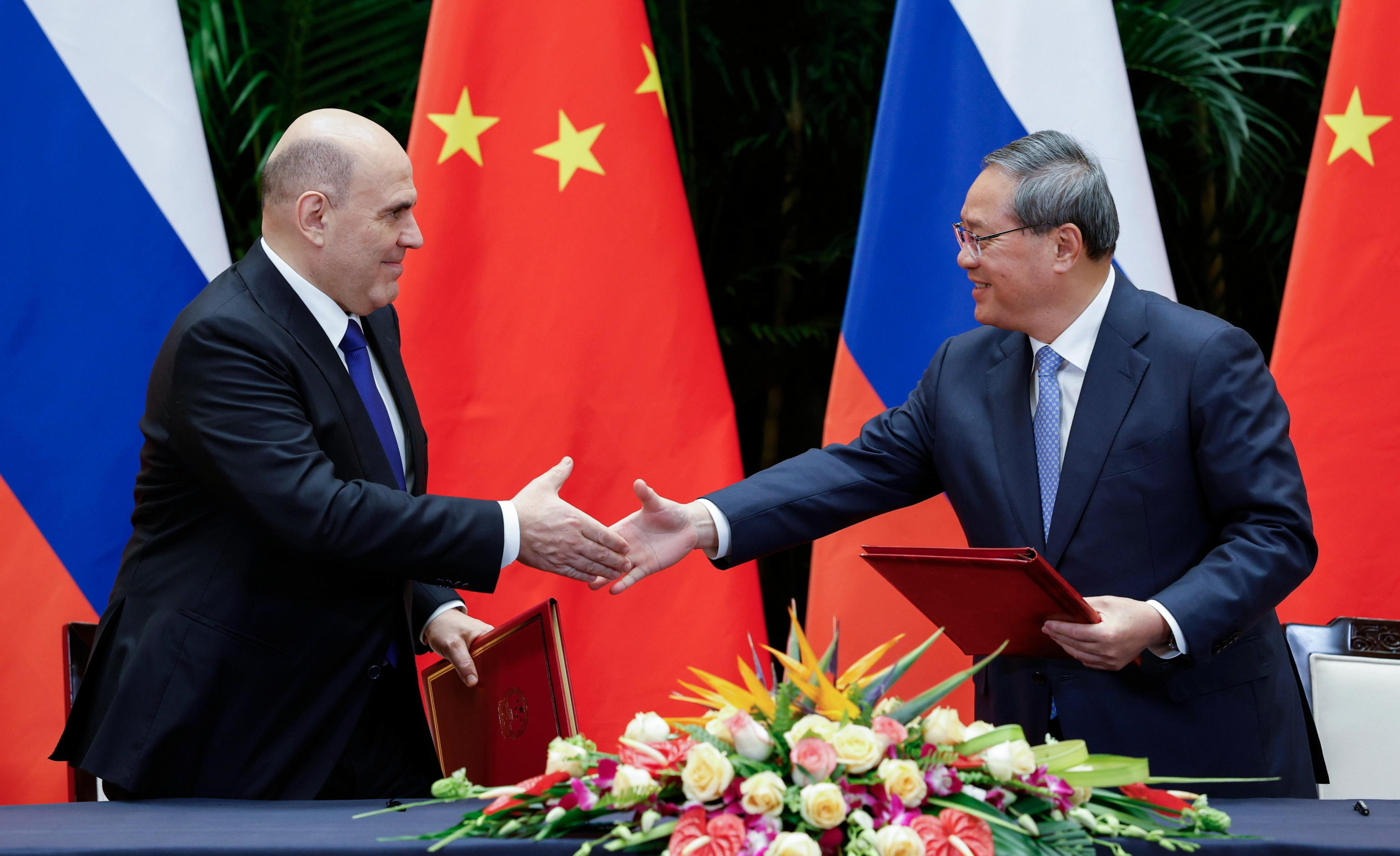 Mosca stringe con Pechino, Trump corteggia Xi: la nuova guerra fredda a tre potenze