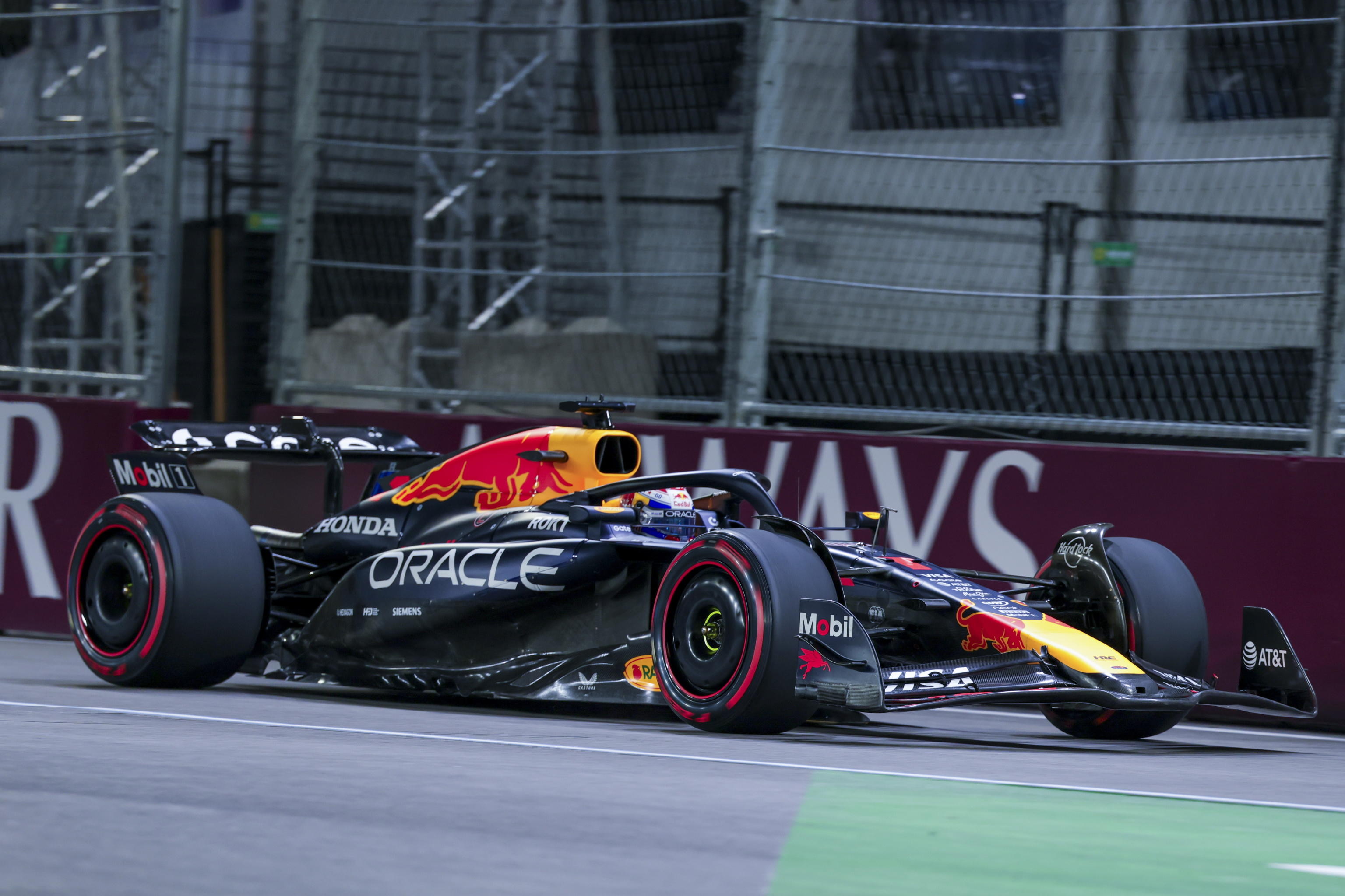 F1: Verstappen domina a Las Vegas Mc Laren squalificate, Max a  24