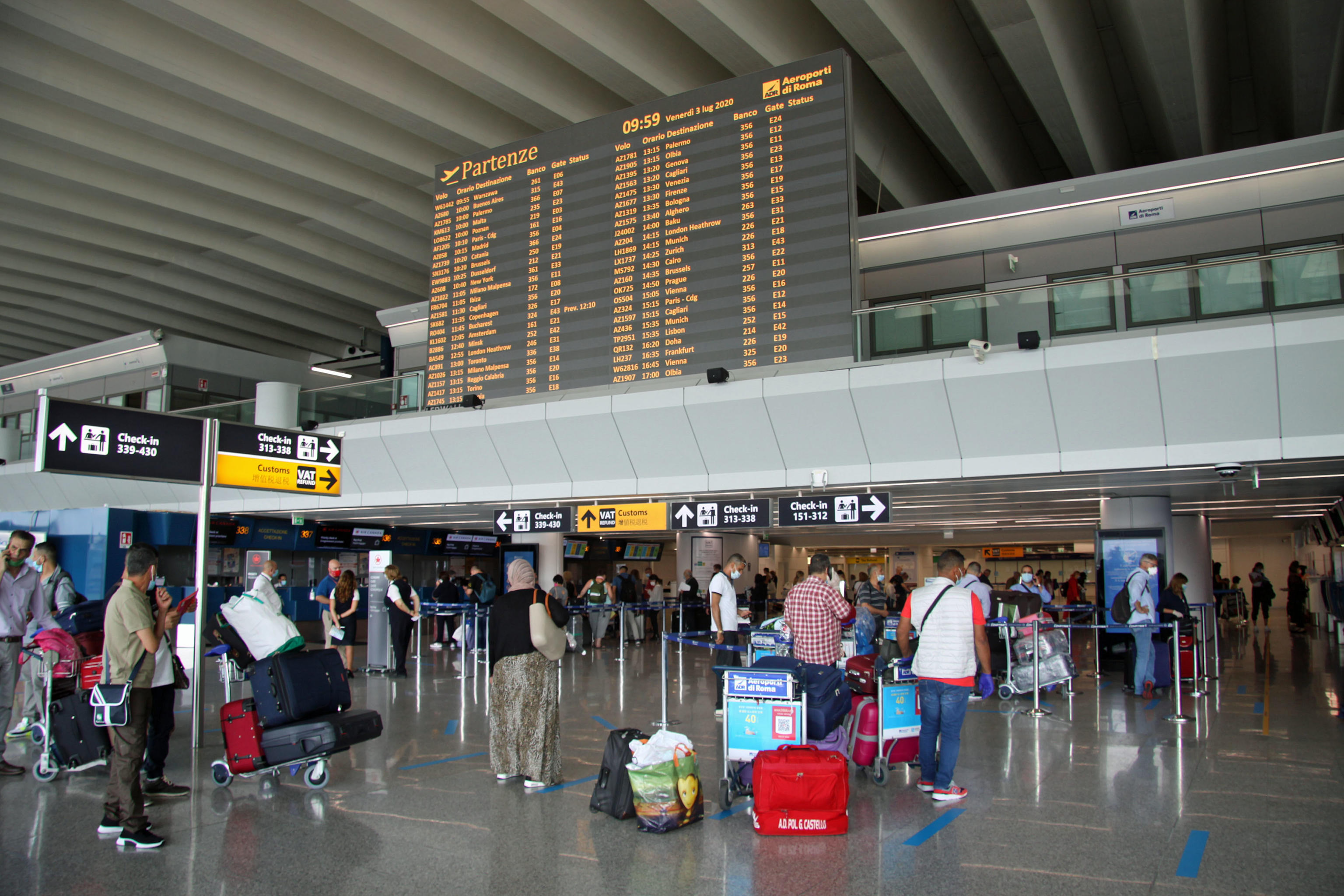 Vacanze di Natale e Capodanno 2025: viaggi più brevi e più lontani Vacanze di Natale e Capodanno 2025: viaggi più brevi e più lontani