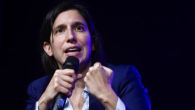 Duello mancato tra Schlein e Meloni: la mossa del premier spiazza il leader del Pd