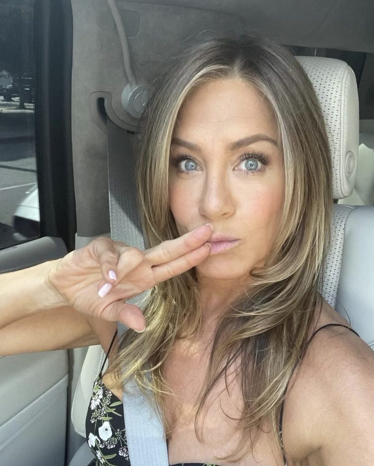 Jennifer Aniston non è più single: ecco chi Jim Curtis, il nuovo amore che le ha fatto ritrovare il sorriso Jennifer Aniston non è più single: ecco chi Jim Curtis, il nuovo amore che le ha fatto ritrovare il sorriso