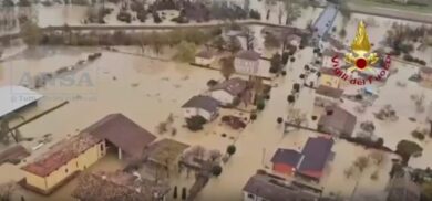 Maltempo, esonda il torrente Torre nel goriziano: persone sui tetti