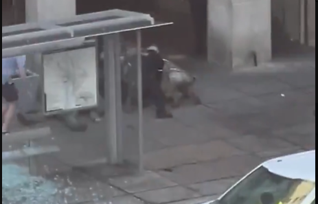 Washington, sparatoria vicino alla Casa Bianca: i soccorsi ai militari colpiti Washington, sparatoria vicino alla Casa Bianca: i soccorsi ai militari colpiti