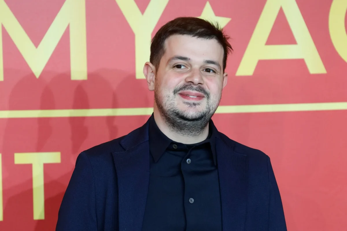 Galleria foto 'Francesco Russo racconta Pierpaolo in Call My Agent Italia 3: “Ho imparato nelle difficoltà a essere un po’ più leggero.”' - foto 1