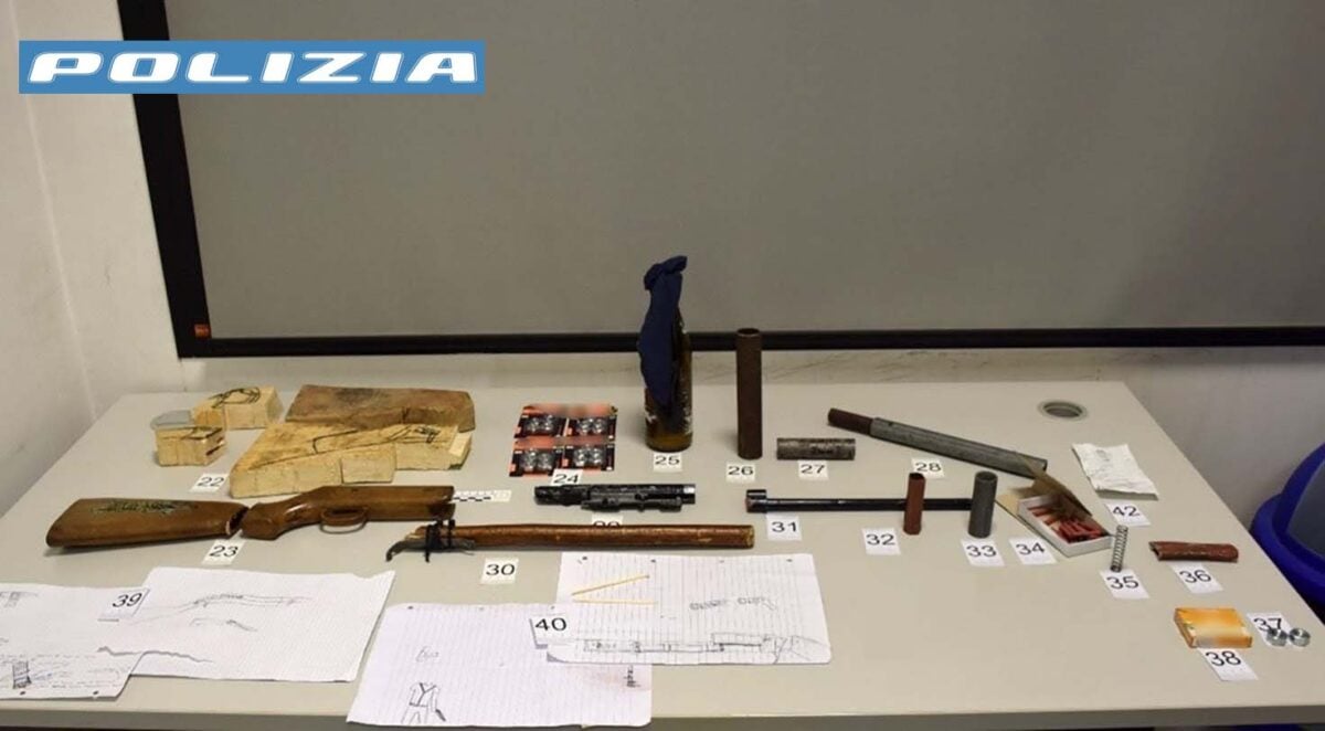 Treviso, quindicenne arrestato per terrorismo. Si era autoaddestrato online ed era pronto alla strage