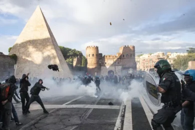 Delmastro denuncia: «Basta ipocrisie». Nei 2304 cortei “per la pace” feriti 242 agenti