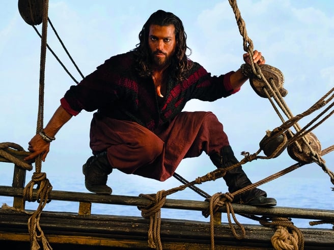 Bello e uomo. Ecco come il «SandoCan» Yaman risveglia l’ormone portando in tv la sua Tigre di Mompracem