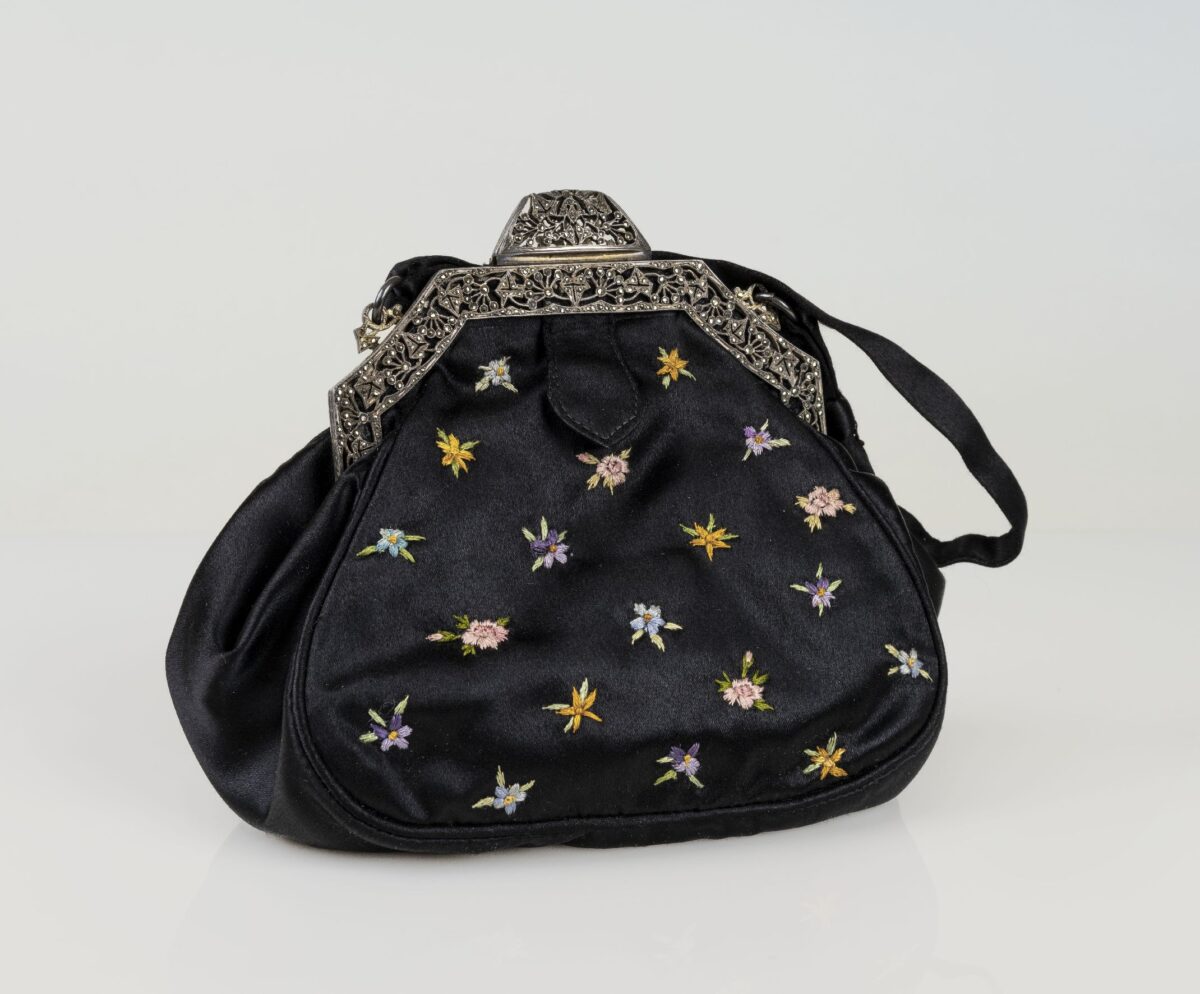 Non chiamateli accessori: viaggio nel glamour della Belle Epoque narrata da Boldini e i suoi coevi Non chiamateli accessori: viaggio nel glamour della Belle Epoque narrata da Boldini e i suoi coevi