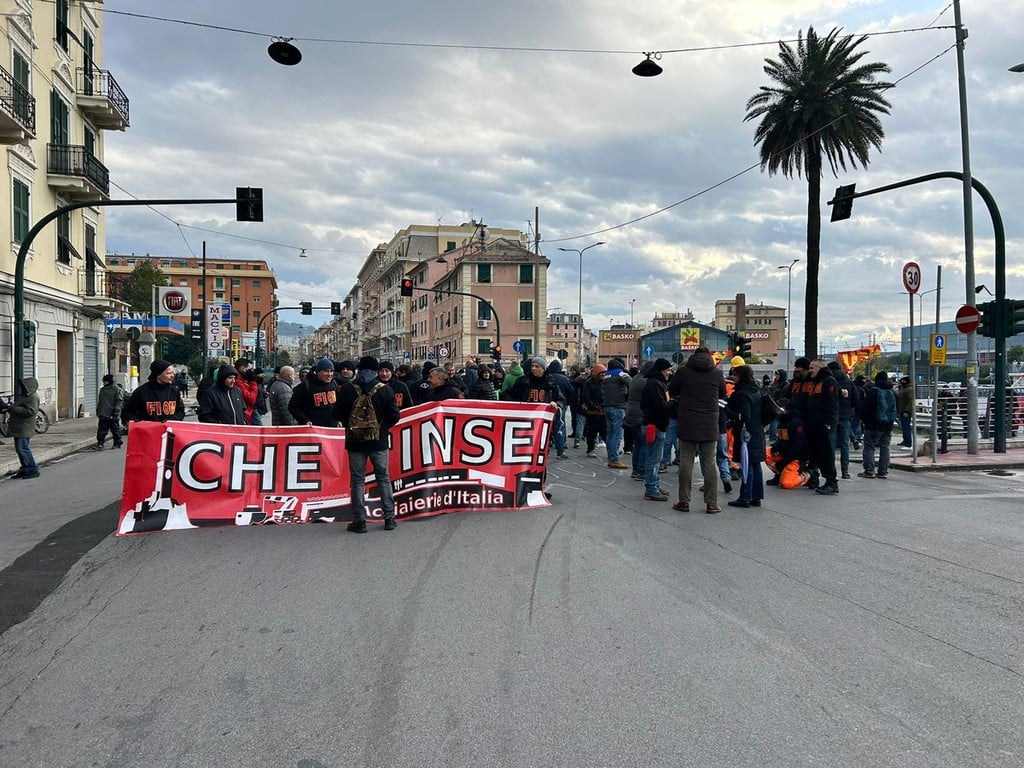 Ex Ilva, caos totale: i soldi ci sono, ma lo stabilimento non riapre