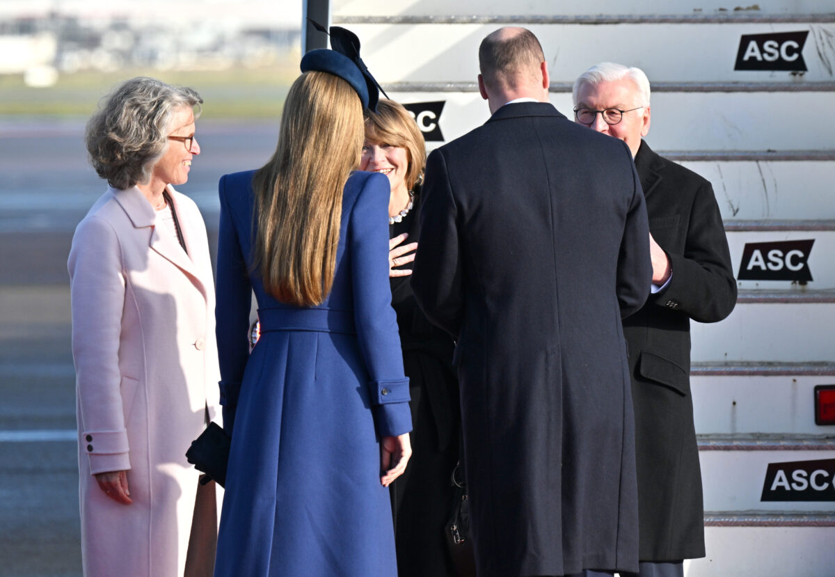 Kate Middleton in blu guida l’accoglienza reale per il presidente della Germania