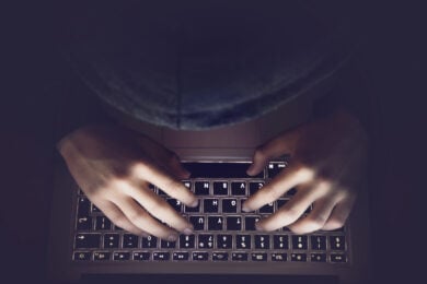 Treviso, quindicenne arrestato per terrorismo. Si era autoaddestrato online ed era pronto alla strage