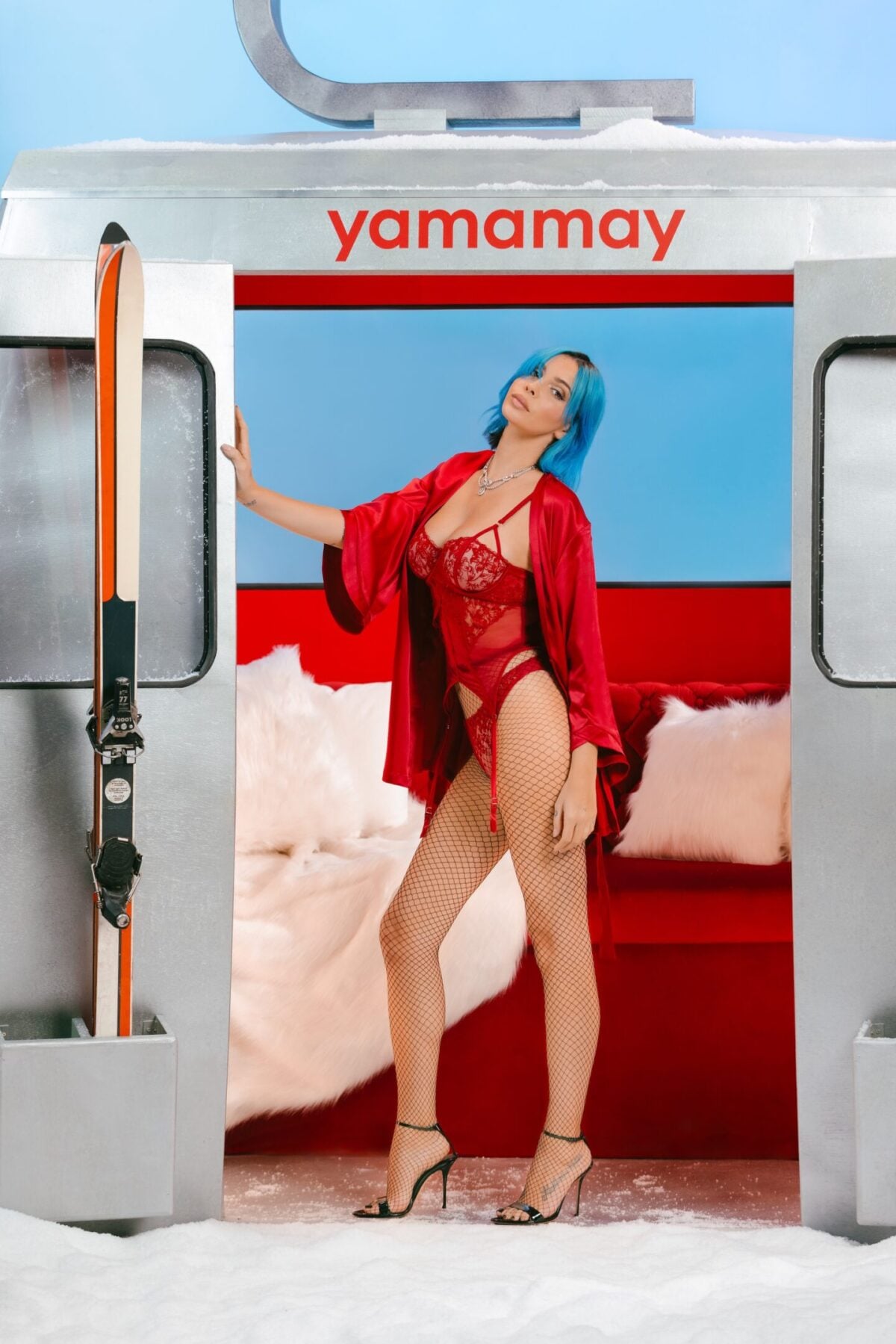 Rose Villain inaugura il Natale 2025 di Yamamay