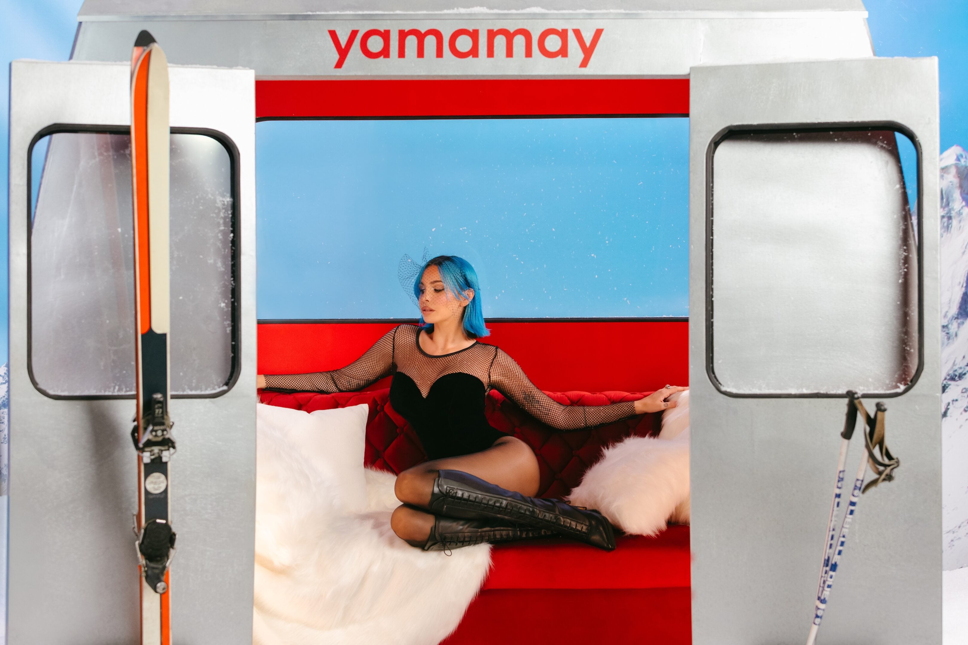 Rose Villain inaugura il Natale 2025 di Yamamay