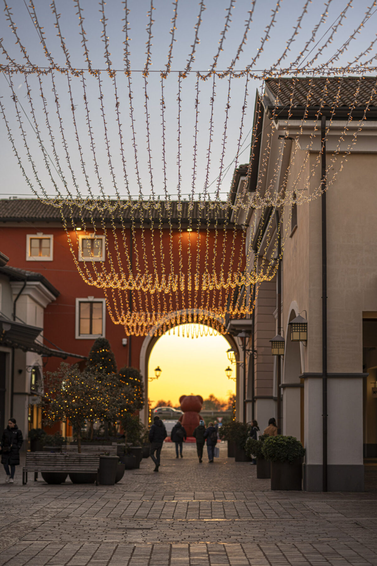 Franciacorta Designer Village accende il Natale: solidarietà, magia e il panettone di Iginio Massari