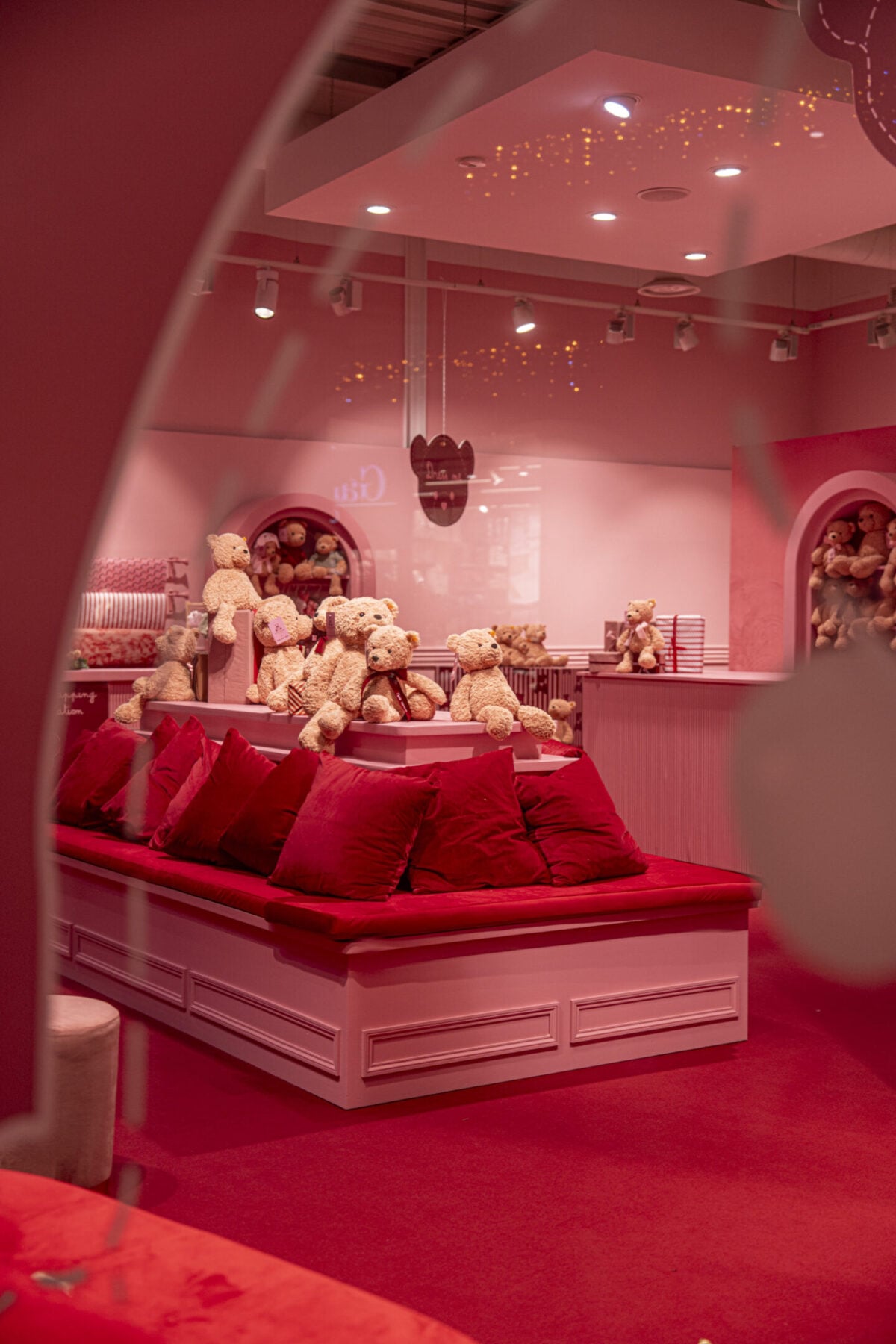 Franciacorta Designer Village accende il Natale: solidarietà, magia e il panettone di Iginio Massari