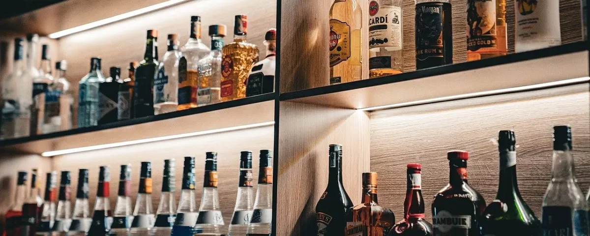 L’Arabia Saudita si apre all’Occidente: a Riad la prima enoteca (di lusso) per i turisti L’Arabia Saudita si apre all’Occidente: a Riad la prima enoteca (di lusso) per i turisti