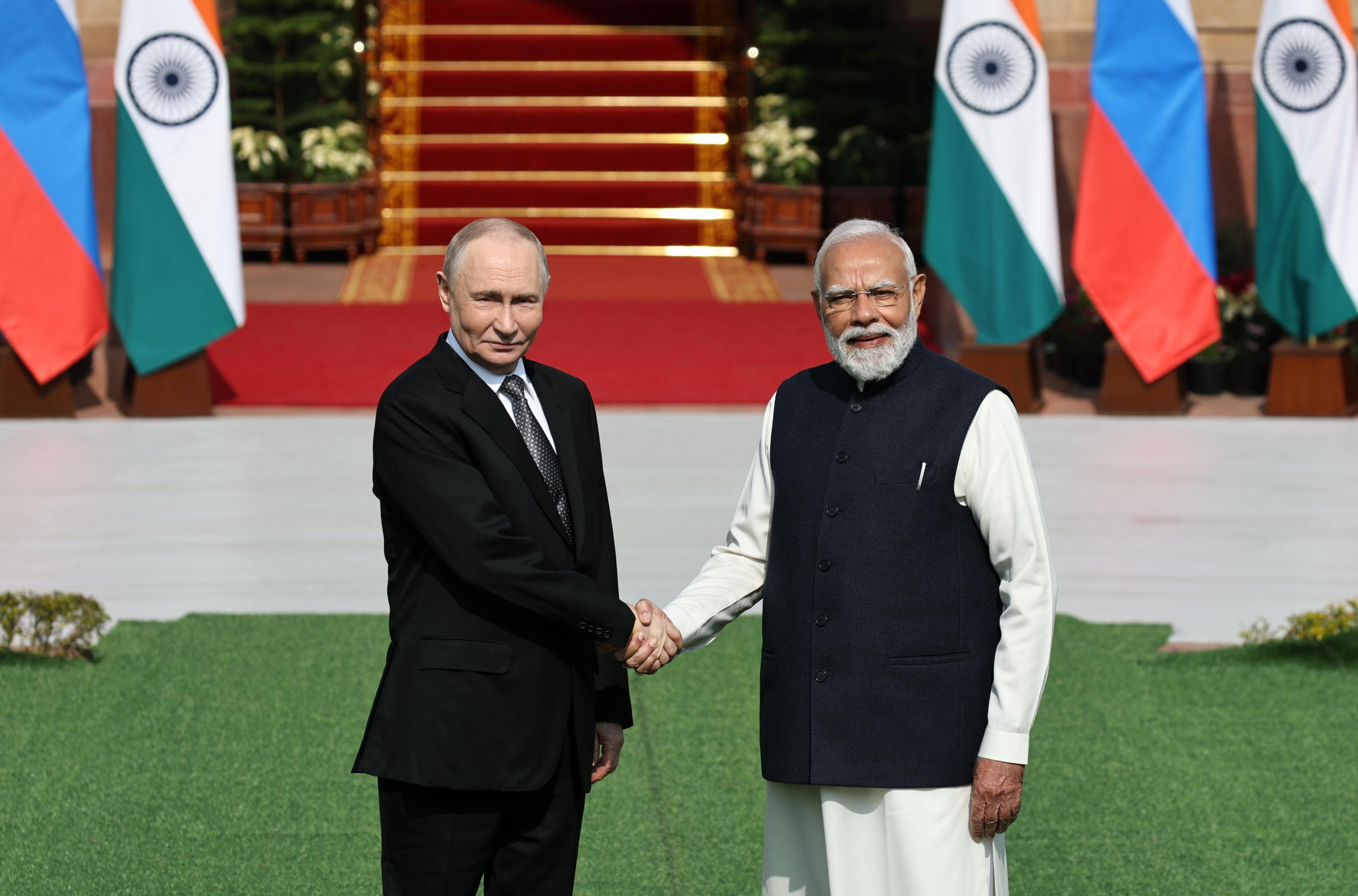 Putin va in India e avverte: “Kiev lasci i territori contesi, o li prenderemo con la forza”