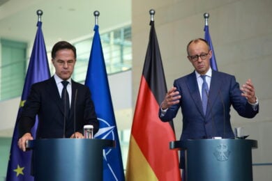 Guerra in Ucraina, Merz avvisa: “Nessuna pace sopra le nostre teste”. Lavrov risponde: “Le idee dell’Europa non sono utili ai negoziati”