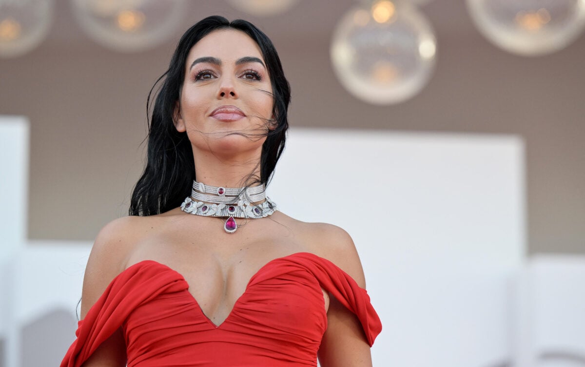 Georgina Rodriguez e quella frase sull’anello: «Il minimo dopo dieci anni di attesa»