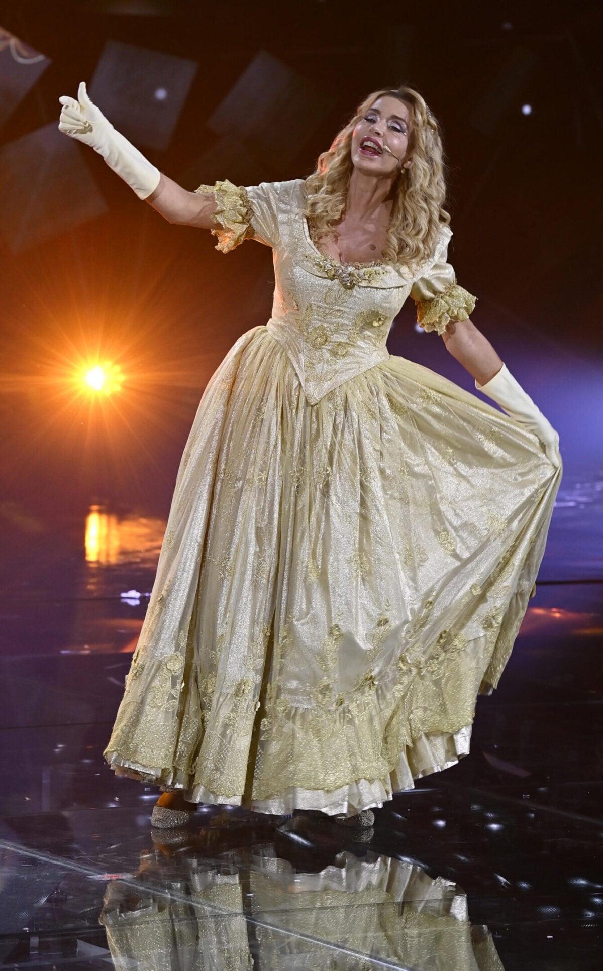 Valeria Marini è un monumento nazionale. Nessuno “può metterla in un angolo”