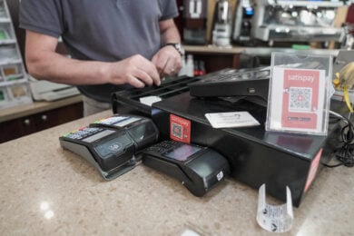 Pagamenti tracciabili: arriva l’abbinamento obbligatorio tra registratore di cassa e Pos