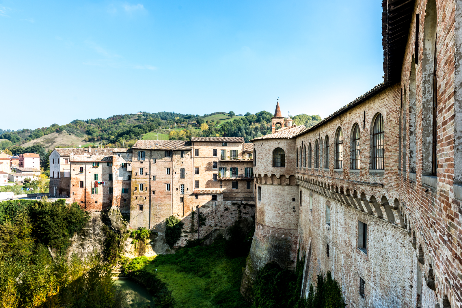 L’incanto dei borghi marchigiani L’incanto dei borghi marchigiani
