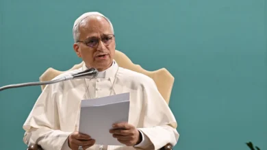 Papa Leone XIV critica aspramente la frenesia mondana e la venerazione del denaro