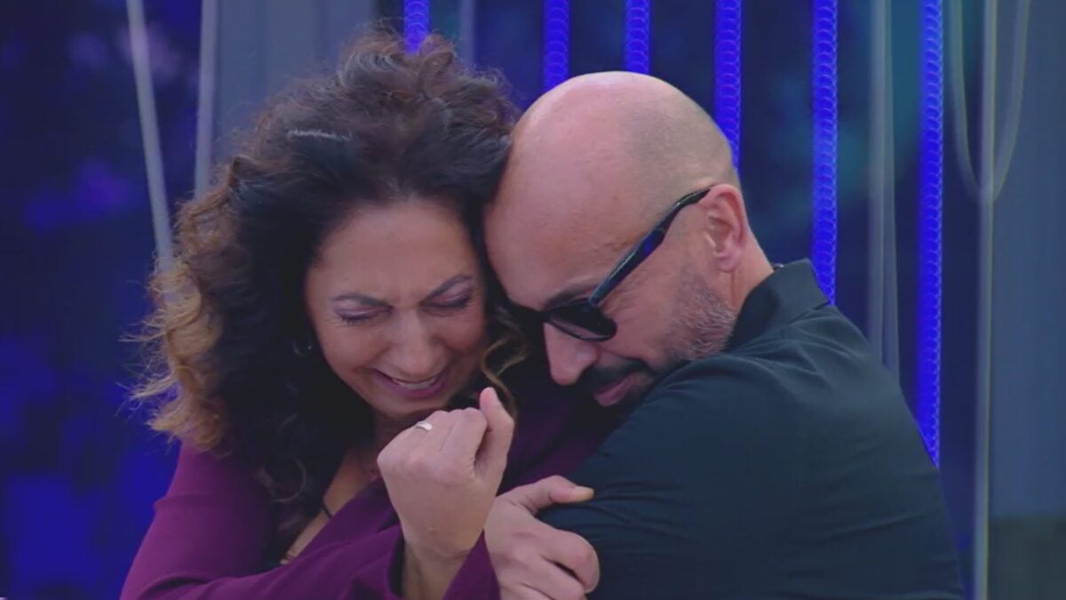 Grande Fratello, «La faccio ubriacare»: bufera nella Casa tra lacrime, finalisti, anelli e pagelle