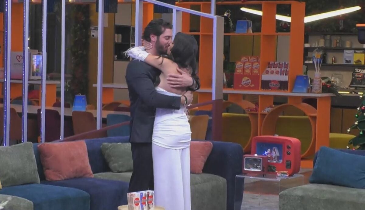 Grande Fratello a sorpresa raddoppia: Anita superfinalista, Rasha sposa, il cane Koda e le pagelle Grande Fratello a sorpresa raddoppia: Anita superfinalista, Rasha sposa, il cane Koda e le pagelle