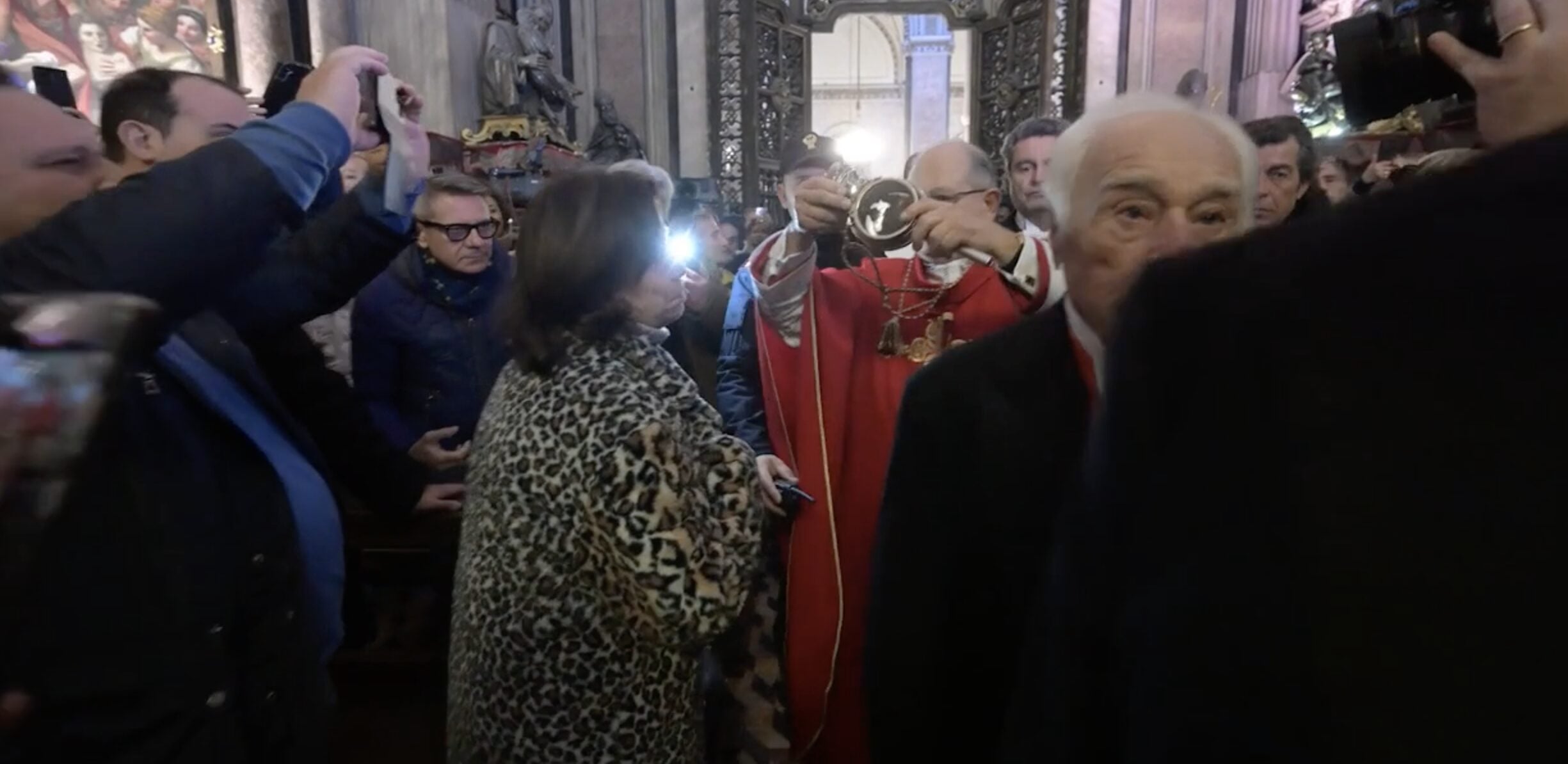 napoli si rinnova il prodigio di san gennaro il sangue torna a liquefarsi nella cappella del tesoro da Panorama.it napoli si rinnova il prodigio di san gennaro il sangue torna a liquefarsi nella cappella del tesoro
