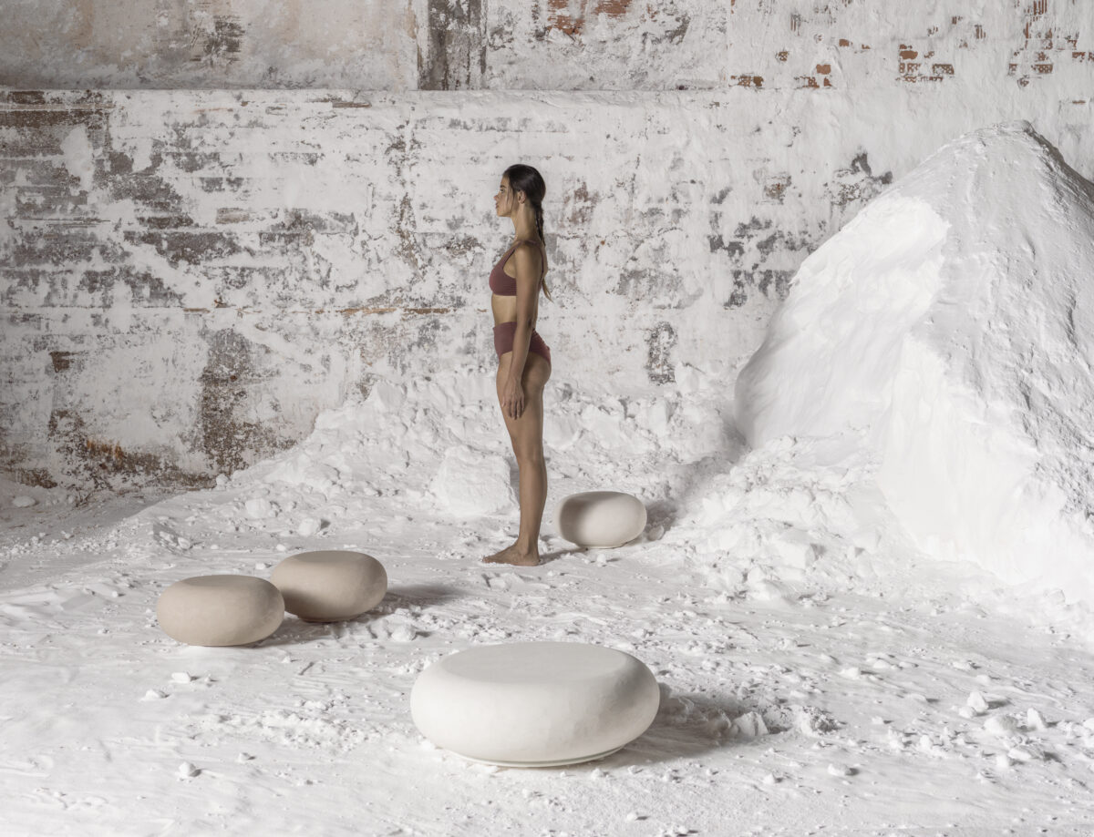 Arredo, il design sposa il colore Pantone 2026 Arredo, il design sposa il colore Pantone 2026