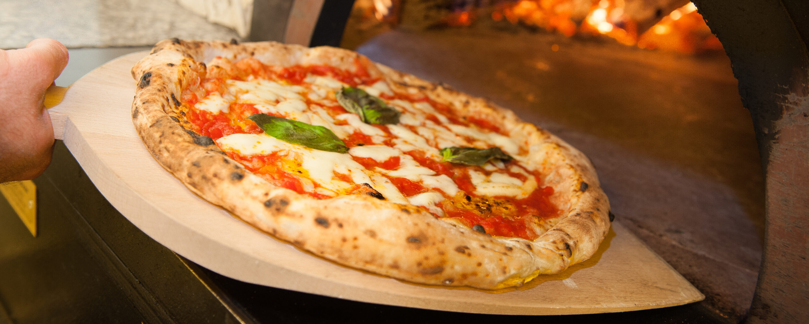 Pizza Margherita, tiramisù e spritz: ecco i simboli della cucina italiana che conquistano l’Europa